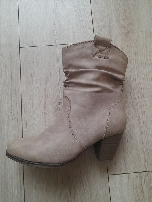 Cizme și botine de dame, 39 lei