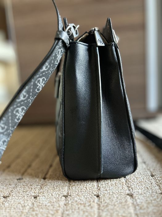 Оригинална чанта GUESS