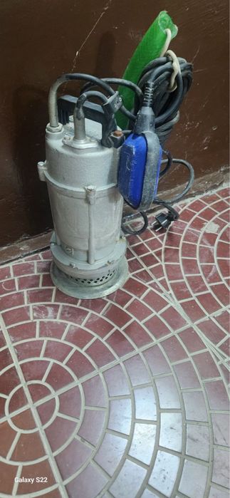 Погружной дренажный насос глубинный водяной