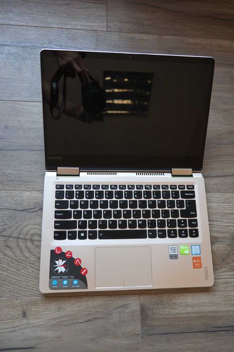 Laptop Lenovo Yoga 710-14IKB 360° 3 în 1 , touchscreen