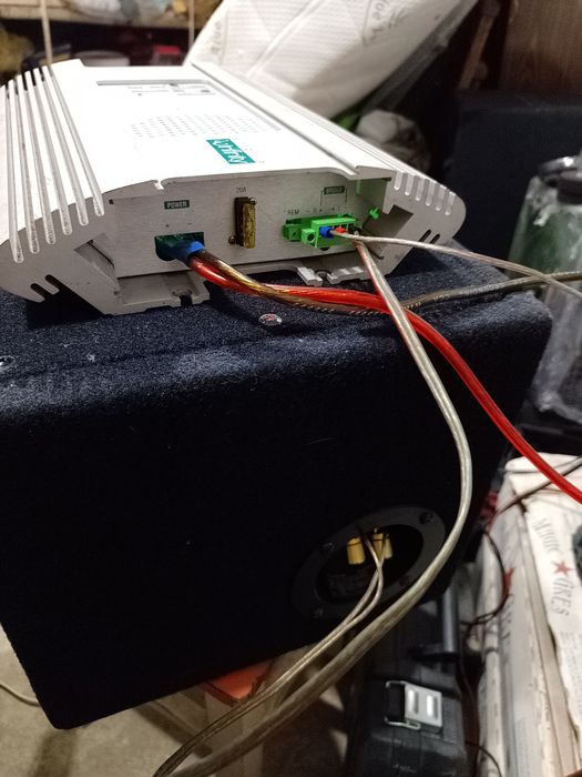 Subwoofer auto Pioneer și amplificator Infinity