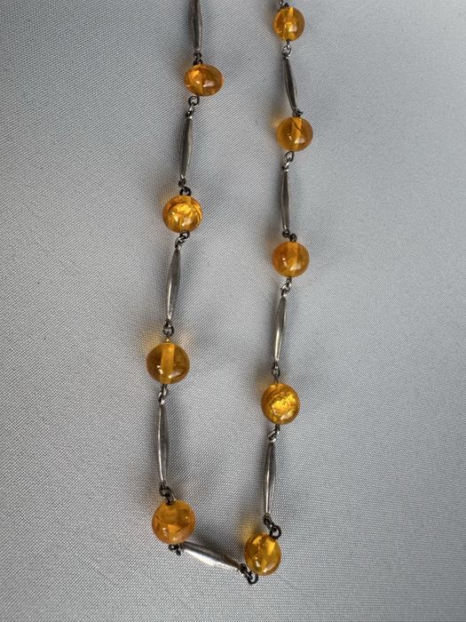 Colier din argint si chihlimbar