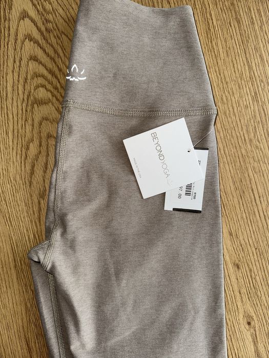 Дамски клин за йога на BEYOND YOGA