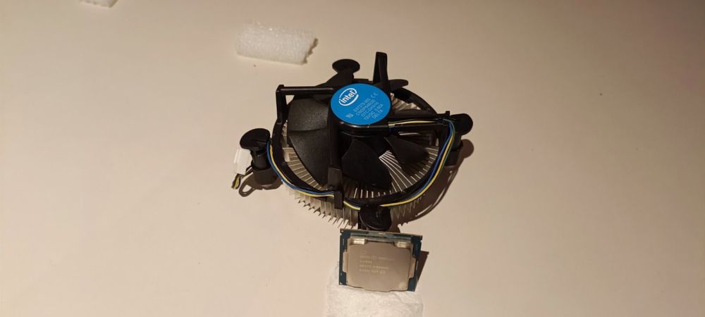 Продавам дънна платка ASUS H270 plus+заедно с INTEL PENTIUM G4560