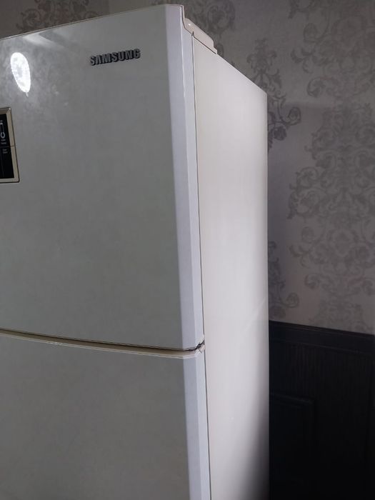 Холодильник Samsung