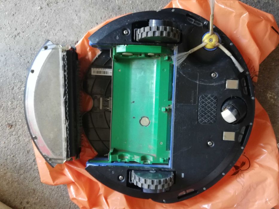 iRobot 555 прахосмукачка робот за части