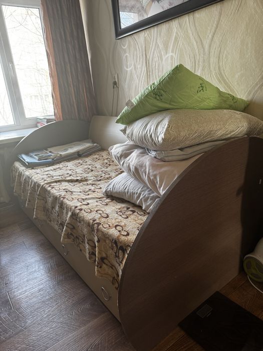 Гарнитур (шкаф, кровать, стол)