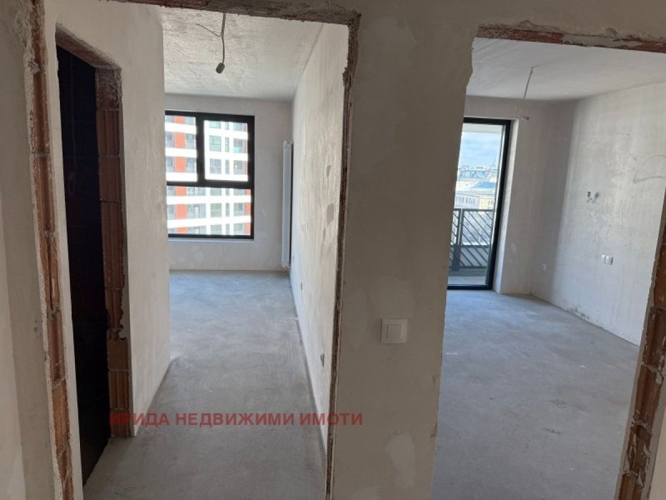 Тристаен апартамент до Руски паметник с  АКТ 16!