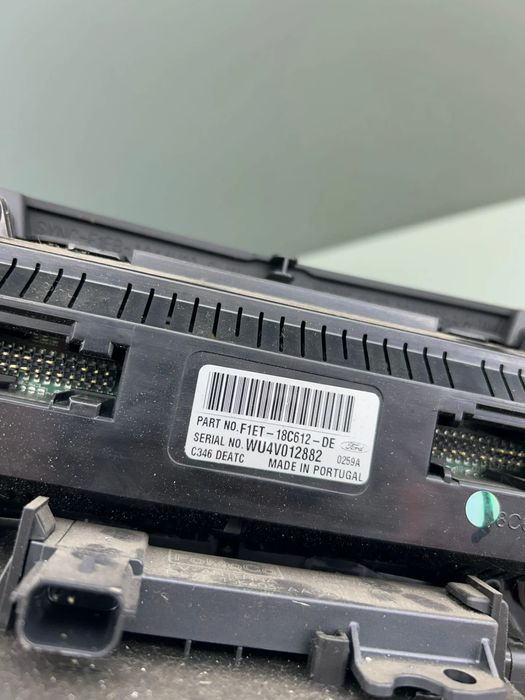 Consola centrala F1ET18C612DE / F1EBA044H83A Ford Focus