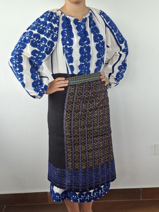 Vind costum popular autentic