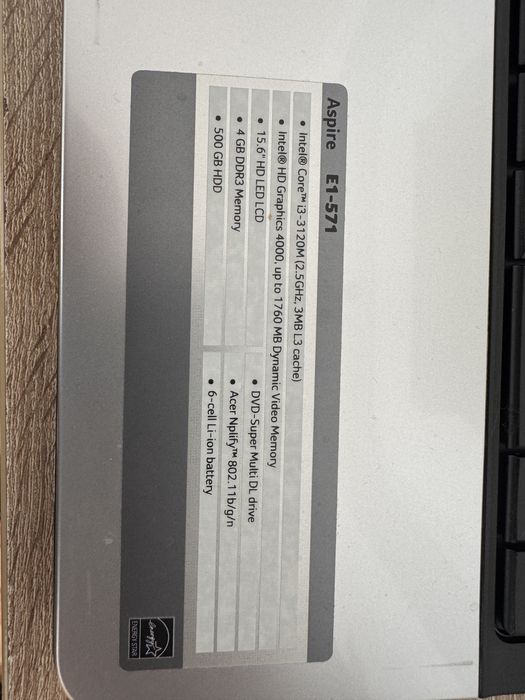Leptop Acer . Aspire i3 nou