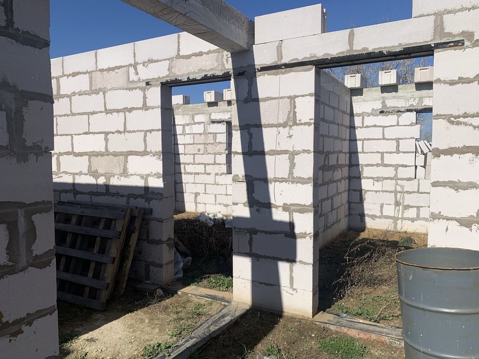 Продам участок с недостроенным домом