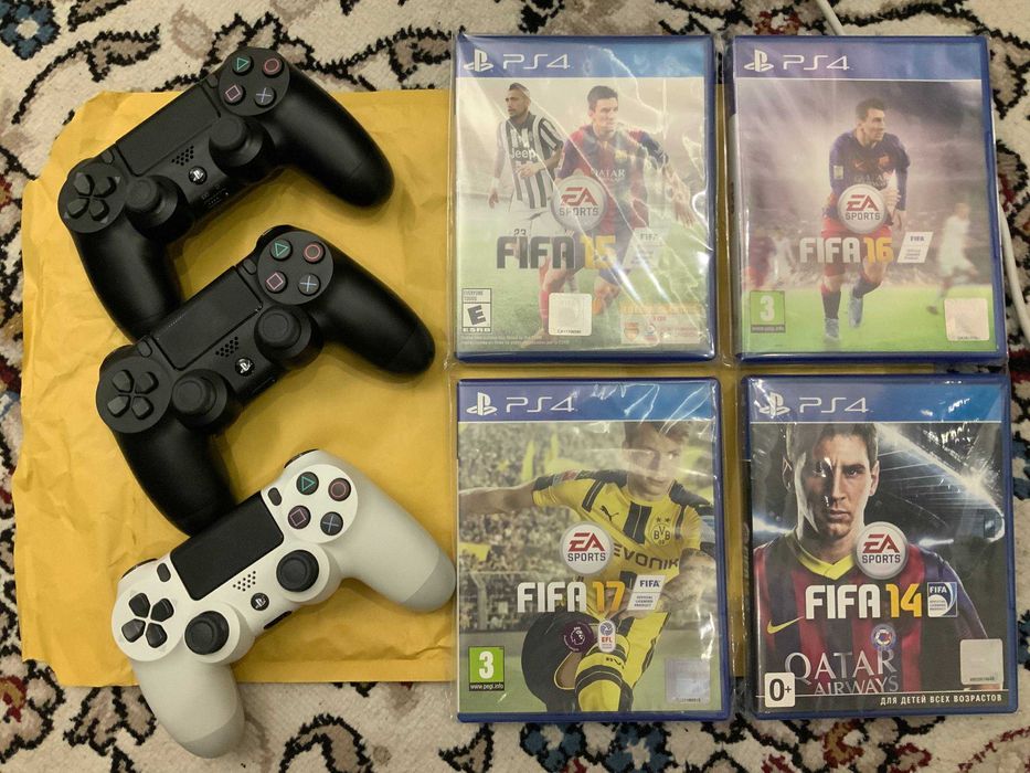 Playstation PS4 Pro В отличном состоянии + 3 контроллер + 4 игр