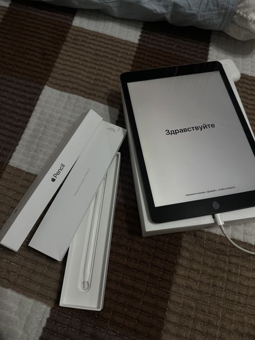 Продам Айпад 8 поколения со стиллусом , 32 гб,состяние идеальное