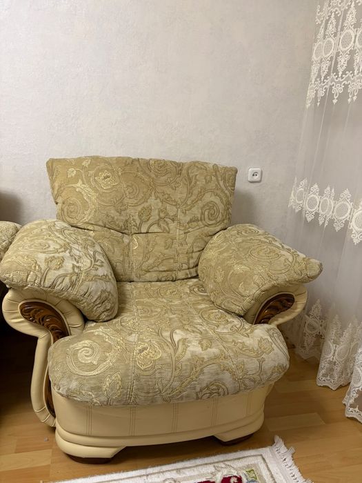 диван и два кресла