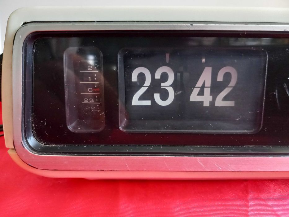 Флип Радио Часовник ASTROSOUND