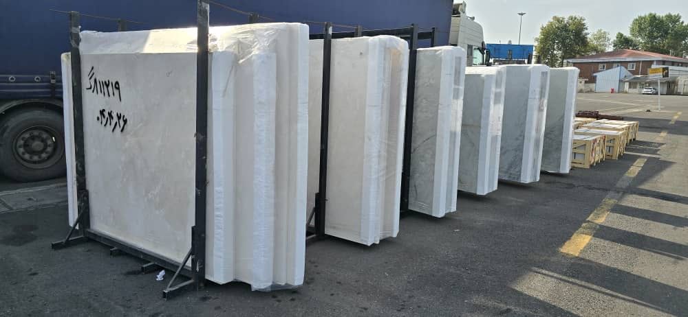 Мрамор белый в плитках, слэбах