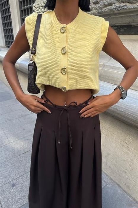 Дамски широк панталон с висока талия – елегантен модел