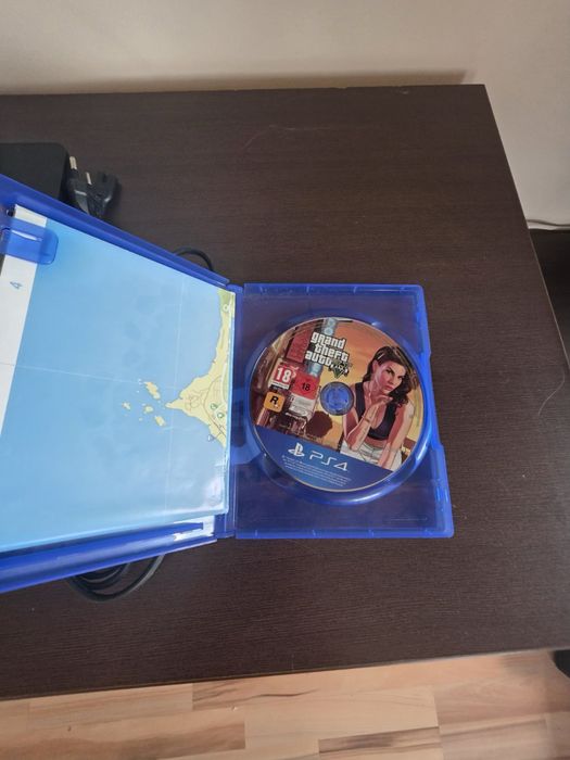 PlayStation 4 Slim 1TB + 3 игри + оригинален контролер