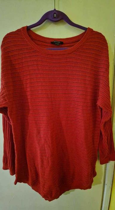 Различни модели пуловери, размер M/L