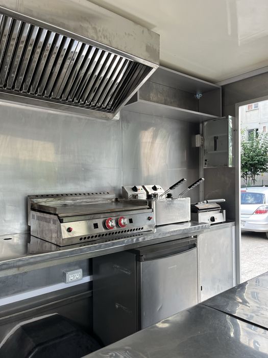 Rulota comerciala Fast Food / Food Truck de inchiriat