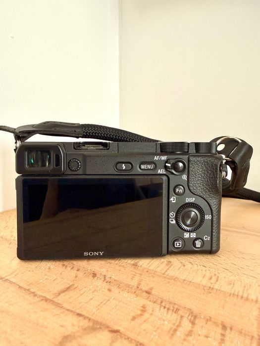 Sony A6400 + обектив sony 16-50