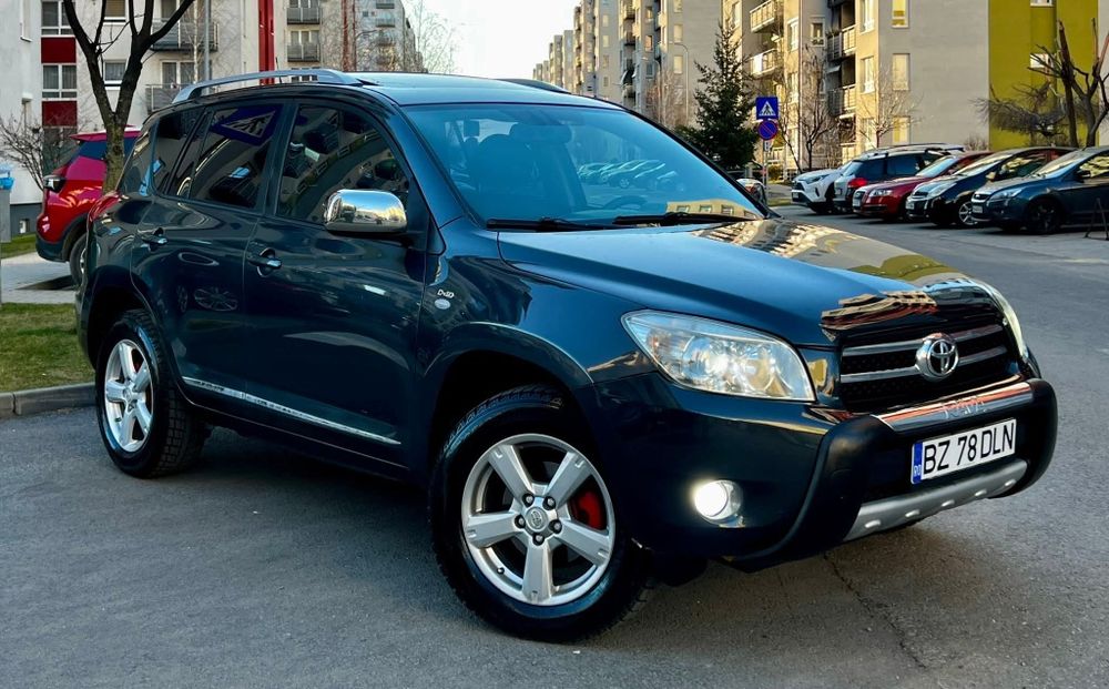 RAV 4 - 2008 // 2.2 Diesel  4x4 // Fara rugina!