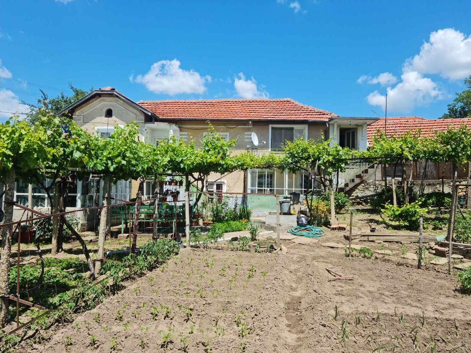 Продава се Къща в с. Слатина, Област Ловеч - 120 кв.м за 298 €/кв.м - Снимка #1