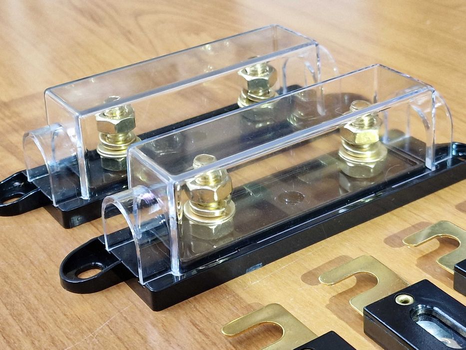 Предпазител в кутия за автомобили и камиони 12 / 24V 125А