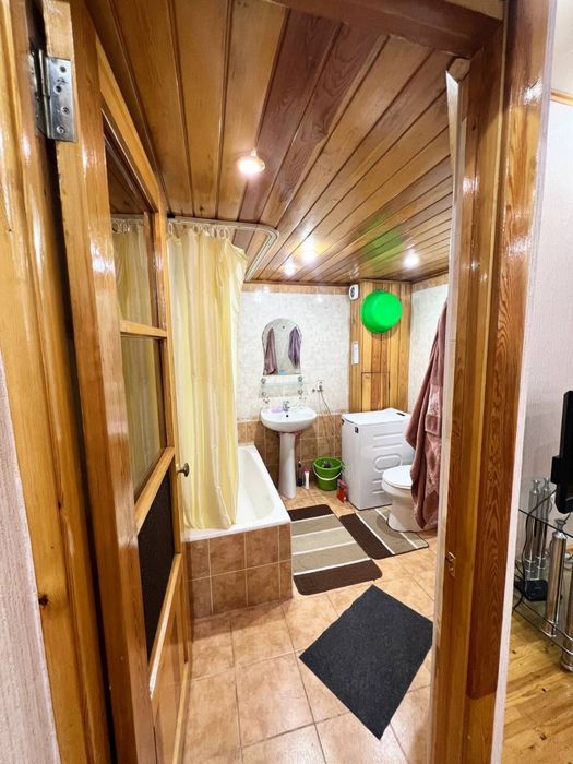 Новомосковская, 2 комнатная квартира .2 этаж , с обстановкой