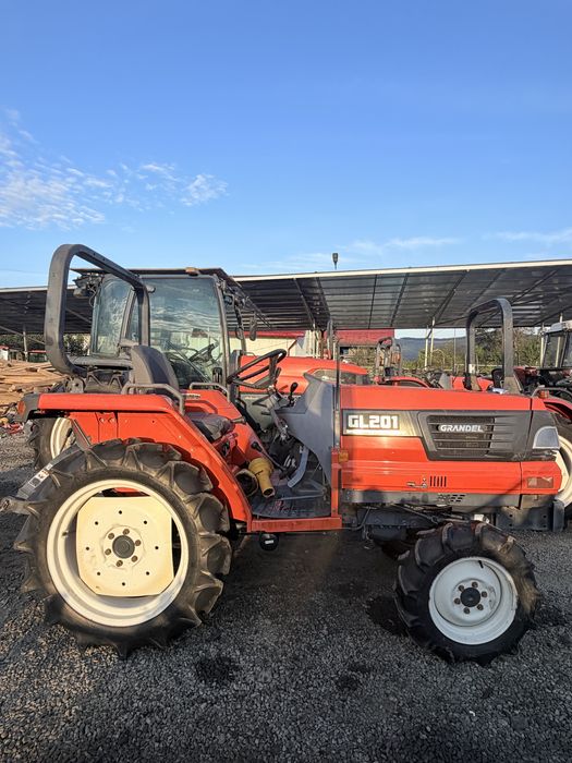 Tractor japonez Kubota GL 201 4x4 cu Freza de sol
