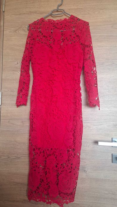 Официална рокля в червено