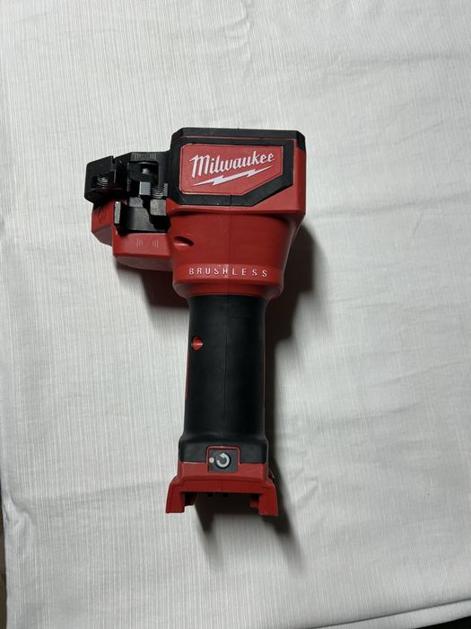 Dispozitiv taiat tije filetate Milwaukee M18 BLTRC