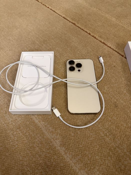 Iphone 14 pro златен
