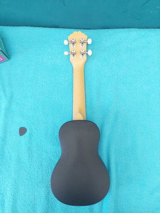 Инструмент укулеле