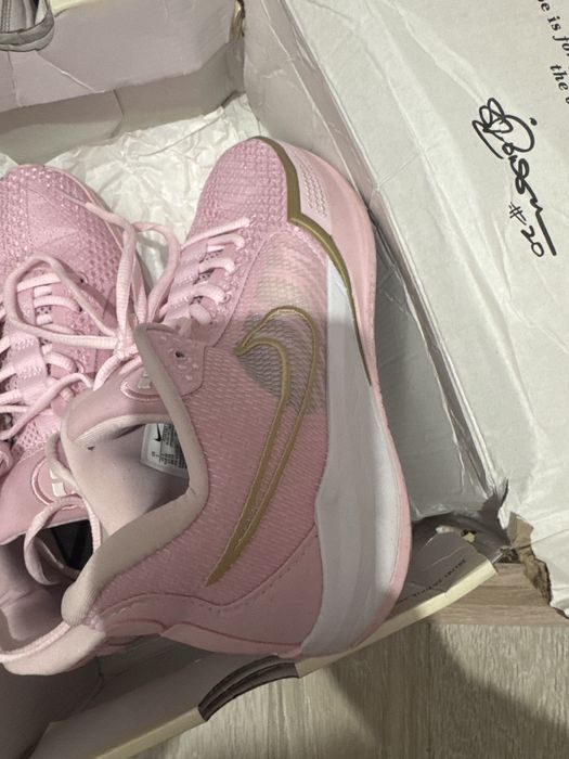 Продам кроссовки