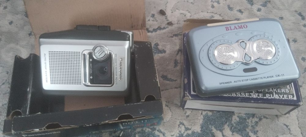 Продам советские диктафоты и нокия