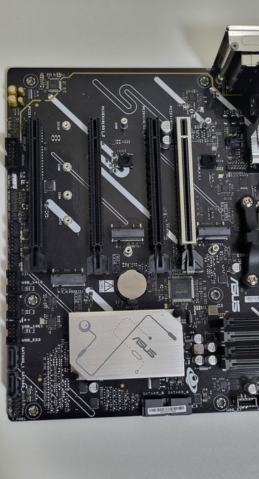 ASUS B650E max gaming wifi noua