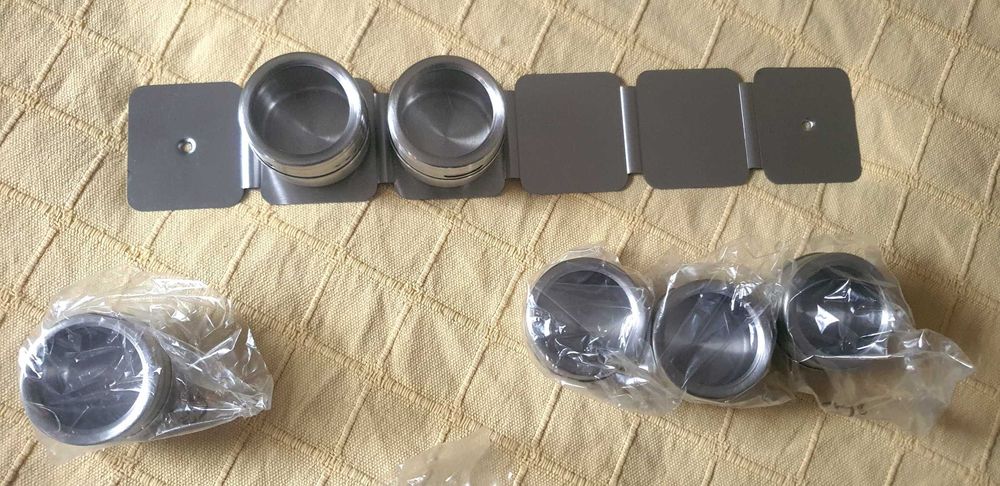 Рафт за подправки с 6 магнитни кутии- НОВ