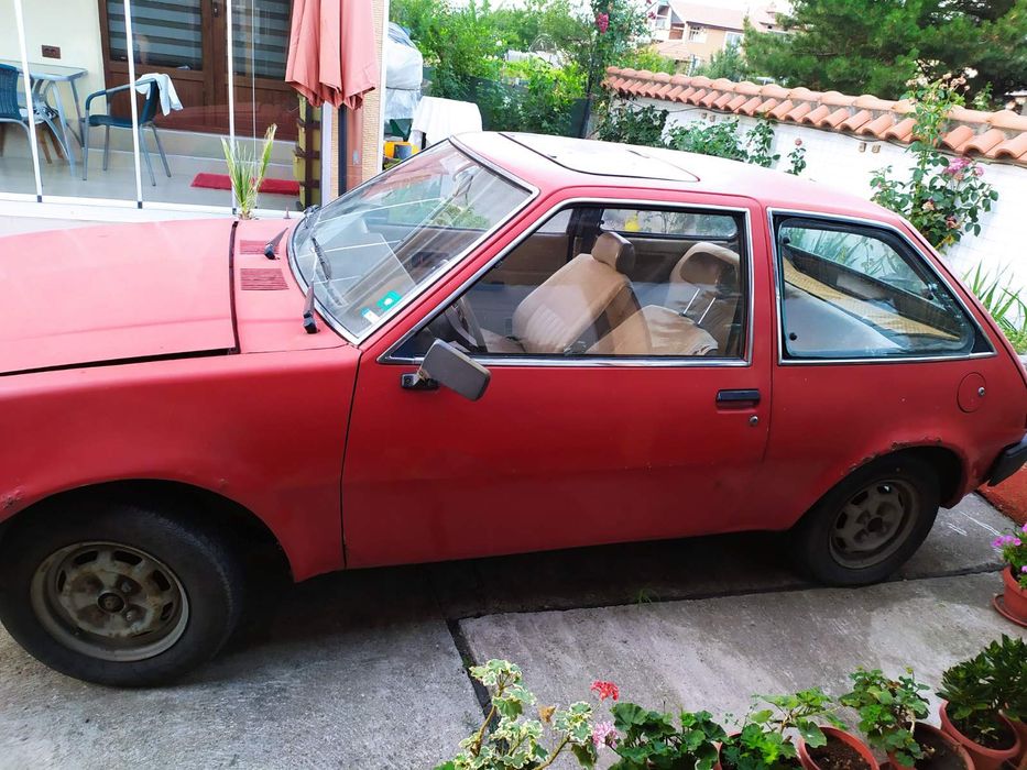 Продавам Мицибуши  Голт