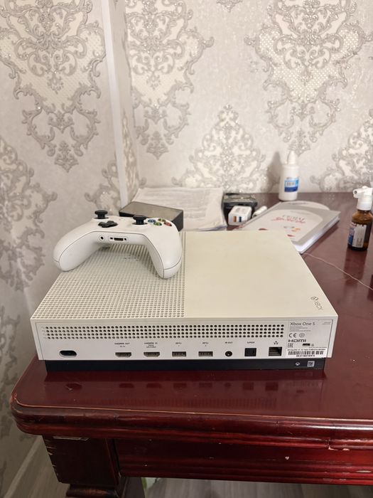 Продом игровую приставку X box one s