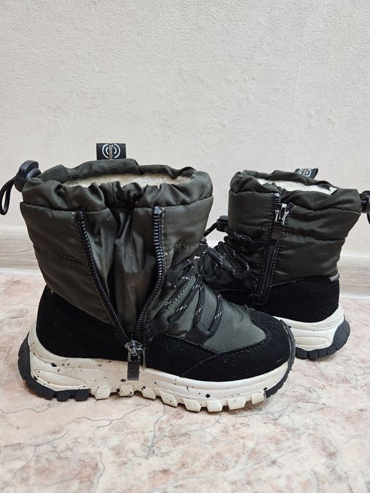 Продам зимние ботинки 26 р.