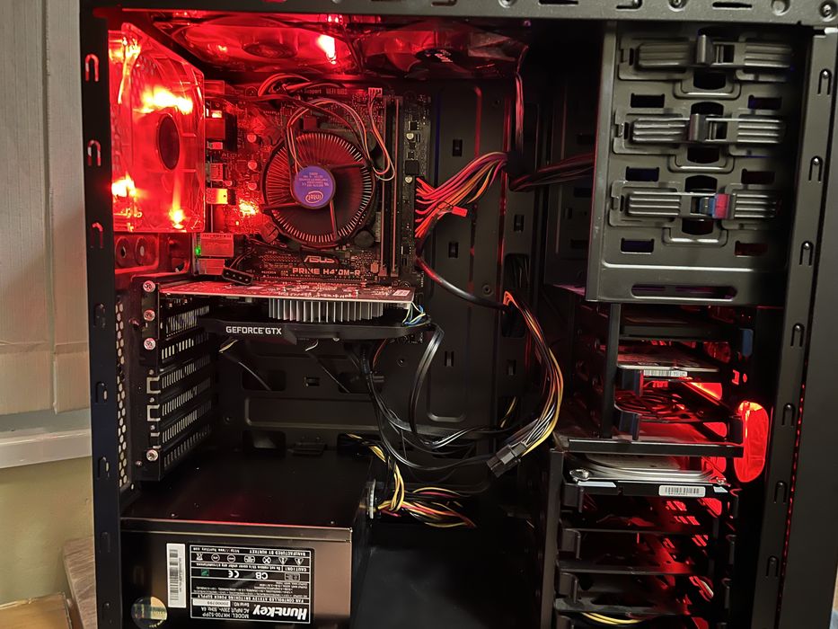 Продавам компютър