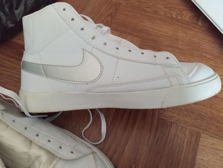 Продам мужские кроссовки