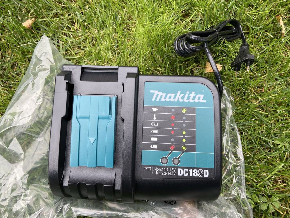 DC18SD-IncarcatorMaghita, Nou, original.