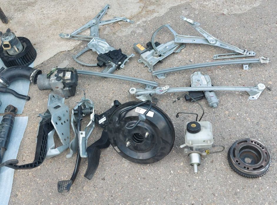 Опел Зафира А 2002 1,8 125кс бензин на Части