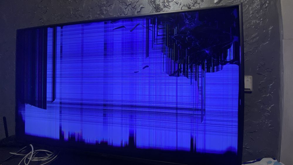 Продам телевизор на запчасти