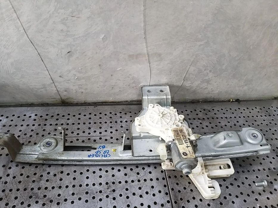 Macara motoras dreapta spate dodge caliber 05074232aa