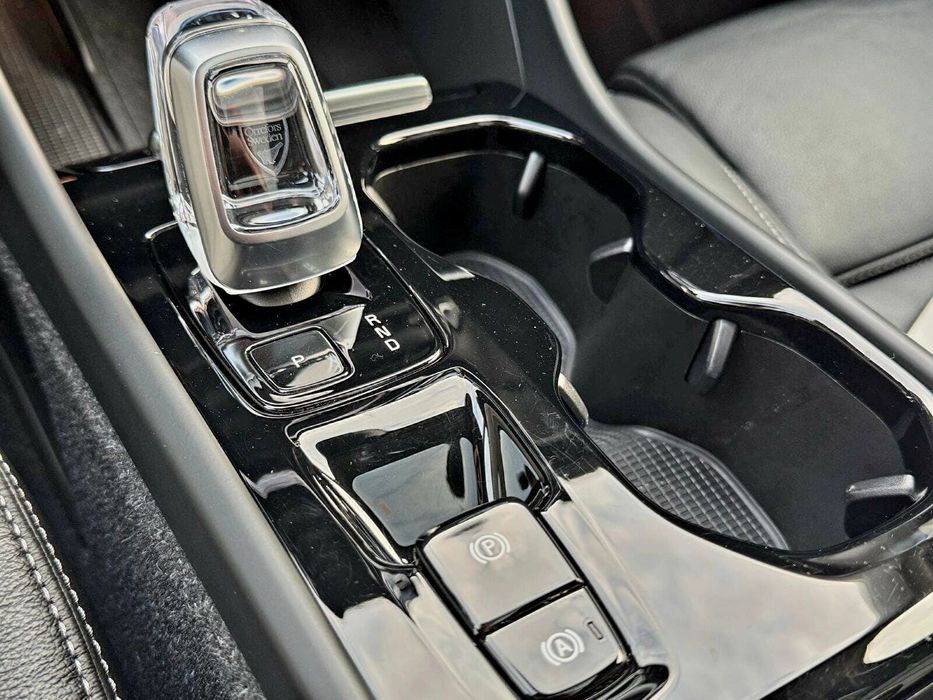 Volvo XC40 • Mild Hybrid • Dark Plus Ultimate • Panoramic