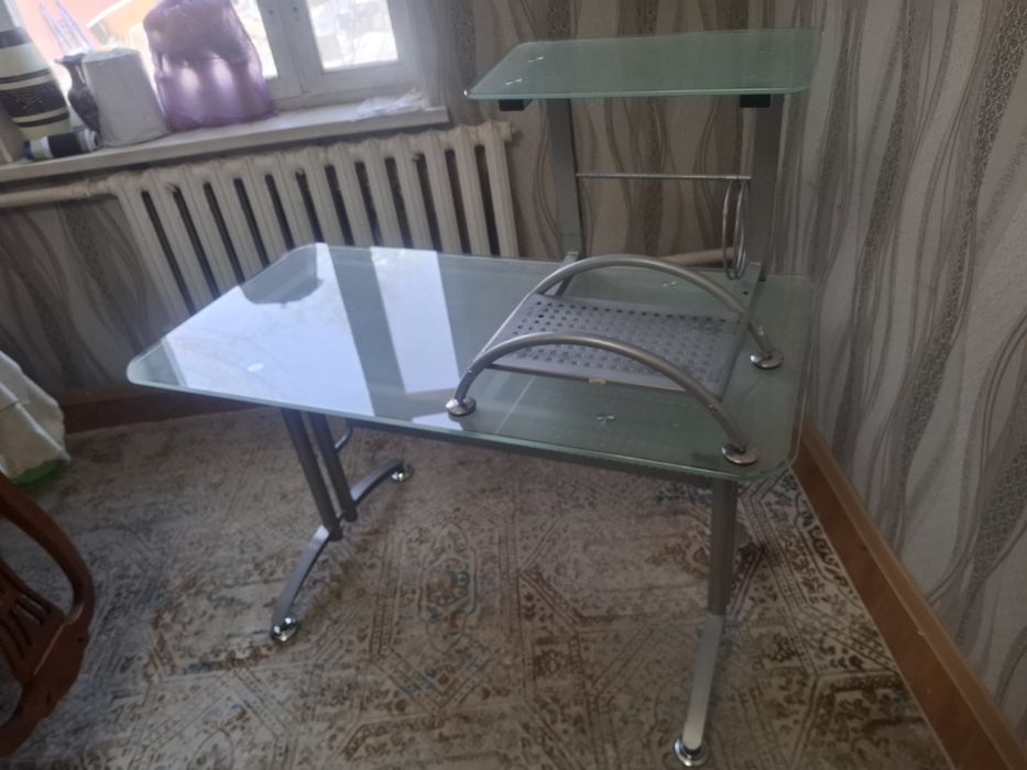 Стол компютерный стеклянный